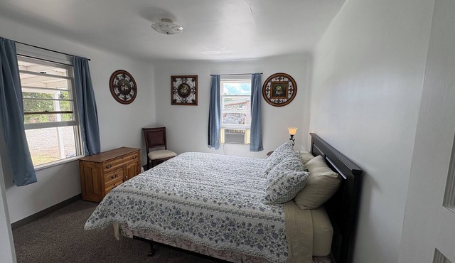 Charming 2-Bedroom Farmhouse in Palisades Wine Country