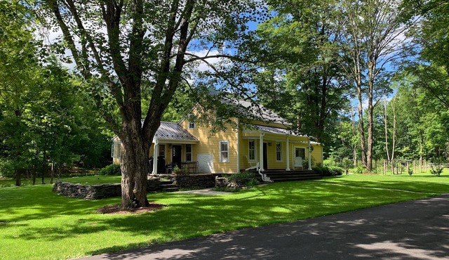 Charming 2-bedroom cottage on private 4 acres with modern amenities in Olivebridge