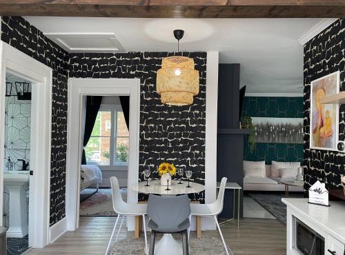 Charming 2BR Home Sleeps 5 Near Downtown