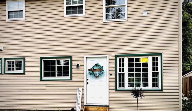 Charming 3-bedroom bungalow in delightful Edinboro with AC, WiFi