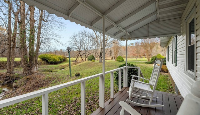 Charming 3 bedroom Cottage w/private river access - near Lake Keowee & Jocassee
