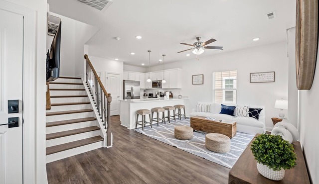 Charming 4-bed Beach house in enchanting Myrtle Beach with AC, WiFi