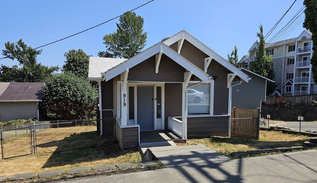 Charming bungalow with AC and WiFi in delightful Everett