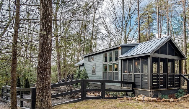 Charming Cabin with Stunning Sights in Monteagle, Tennessee