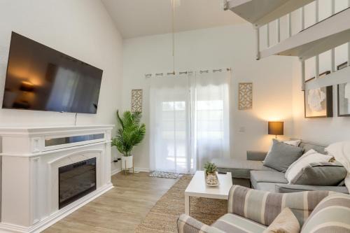 Charming Condo on Lake Erie w/Community Pool in Sand Beach