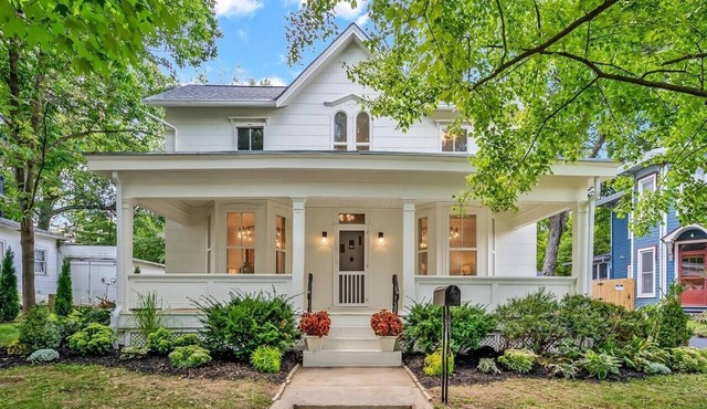 Charming Historic Home, Luxurious Remodel, Walk to Downtown, Tree-Lined Street in Delaware