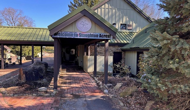 Charming New Studio in Golf Course Clubhouse