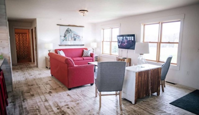 Charming & Private 4 BR Country Getaway in Dallas
