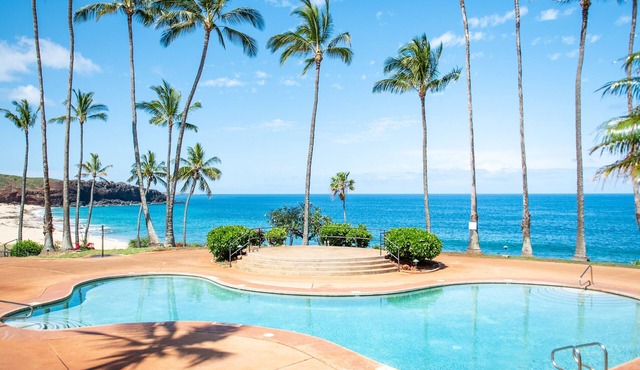 Charming studio on the 1st-Floor w/ocean view, lanai, gas grills, pool, W&D
