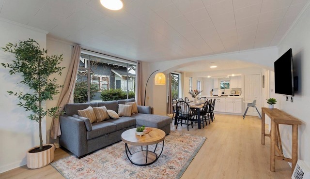 Chic 4BR House | Prime Ballard/Seattle Location