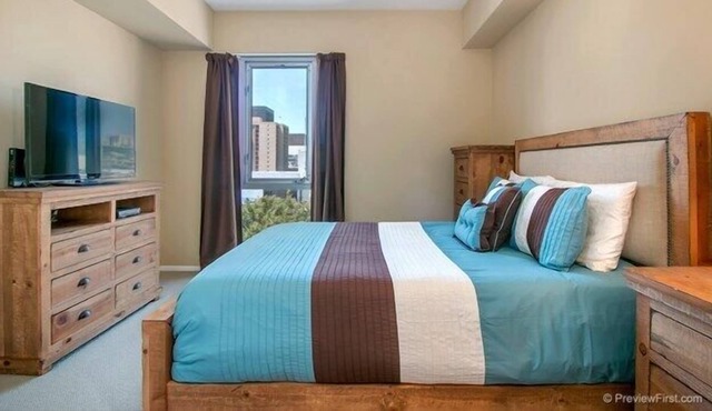 Classic Gaslamp Condo with Easy Access to Everything!