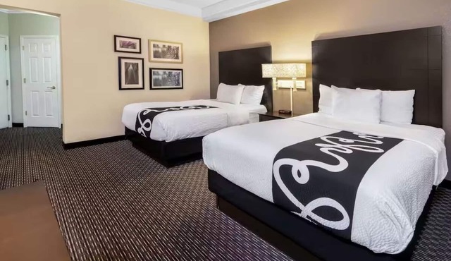 Comfortable Double-Bed Room, La Quinta Inn - 2 Family Ready Rooms in Mesa