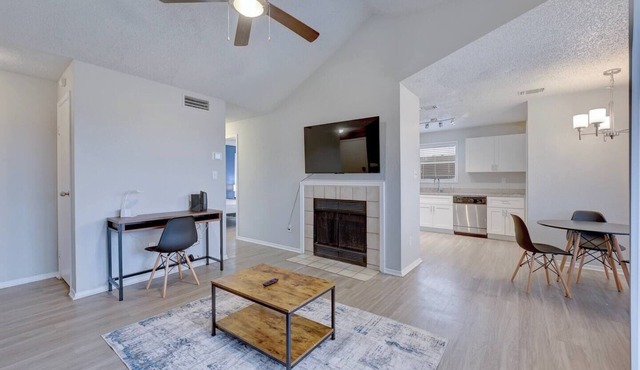 Comfy 2BD Apt | Austin Texas