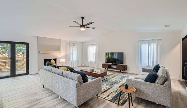 Comfy Modern Boho Retreat in Austin close to Domain & Tech offices