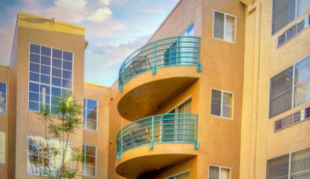 Comic Con! Sleeps 6- 2-bedroom-2 bath hotel suites/condo with AC in San Diego.