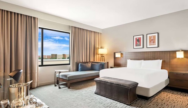 Corner King Room | Rooftop Lounge, Free Parking, Near Hill Country Galleria
