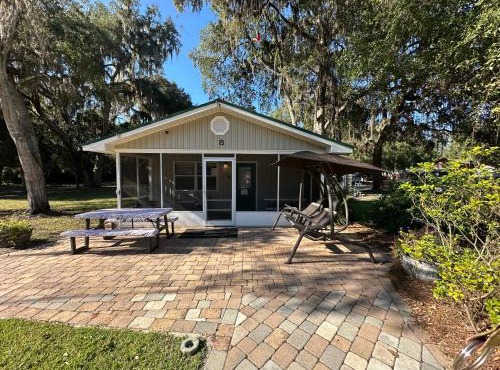 Cottage 8 Salt Springs resort
