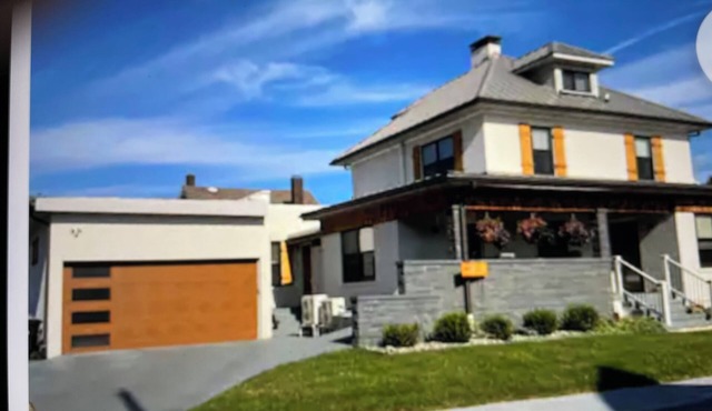 Cozy 2-bedroom house/apartment in tranquil Monaca with AC and close to the River