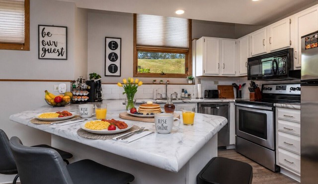 Cozy 2 BR with Fireplace | Sleeps 5 |