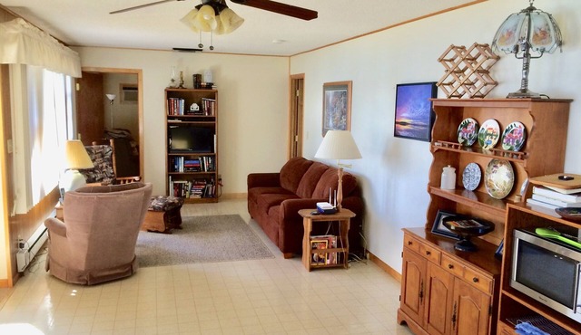 Cozy 3-bedroom/3 Bathroom secluded house on the shore of Moose Lake