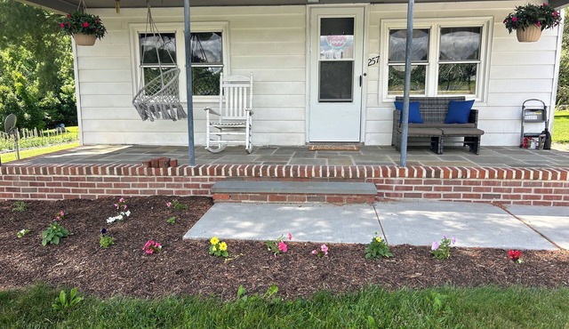 Cozy and Clean Farmhouse in Mountains near Gettysburg. No extra cleaning fees!