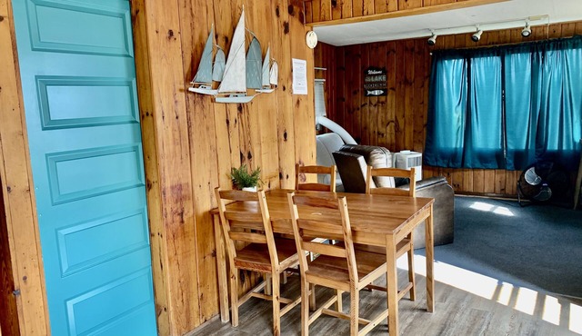 Cozy Cabin Getaway Right on the Water! Great fishing lake. Near Mille Lacs