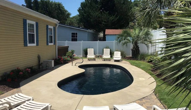 Cozy Cottage with a pool near the Beach! Summer Prices Just Reduced!