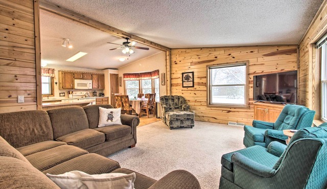 Cozy Crosby Cabin Near Serpent Lake + Main St