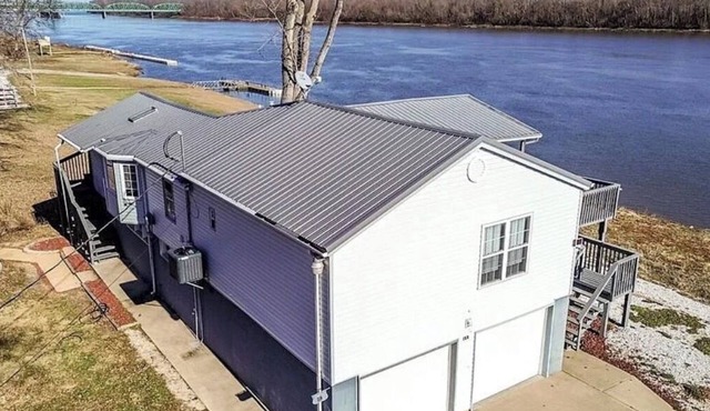 Cozy Home on the Illinois River