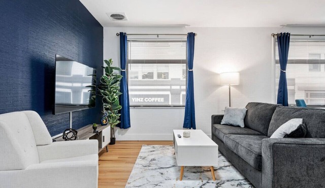 Cozy King Suite|Central, Workspace + Free Parking