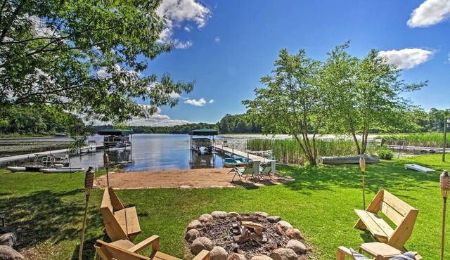 Cozy Lakefront Cabin w/Sandy Beach & Bunkhouse!