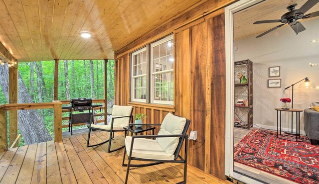 Cozy Mountainside Studio Nestled in the Trees