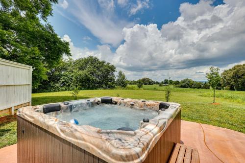 Cozy Tennessee Abode w/Private Hot Tub & Fire Pit