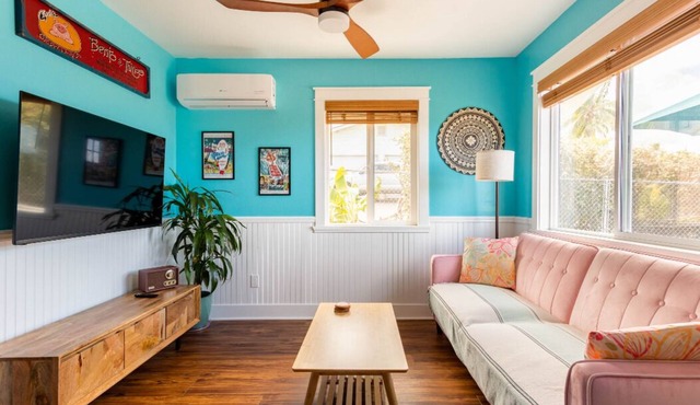 Cozy Vintage Inspired Hawaiian Guest Cottage
