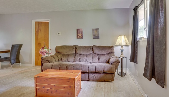 Cozy Youngstown Apartment w/Central A/C + Heating