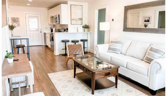 Cute 2 BR Condo Downtown Homewood