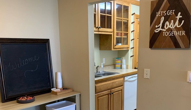 Cute and Cozy Chaska getaway! Great location and Pet friendly!