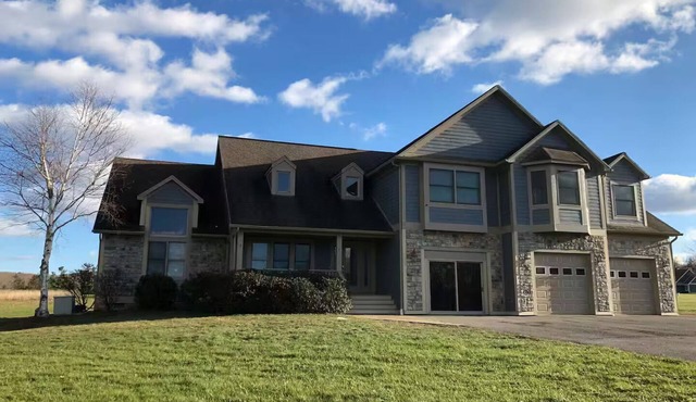 Deep Creek 365 Water Access 5 BR 5.5 BA Indoor Pool, Hot Tub, Theater, Dogs free