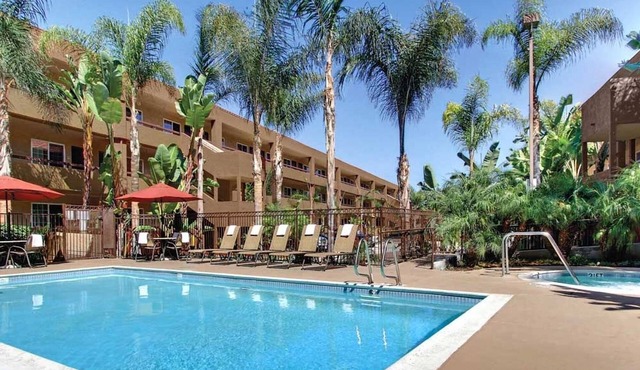 Deluxe Suite w/Pool Access & Pets Allowed Near San Diego Zoo - 5.6 miles