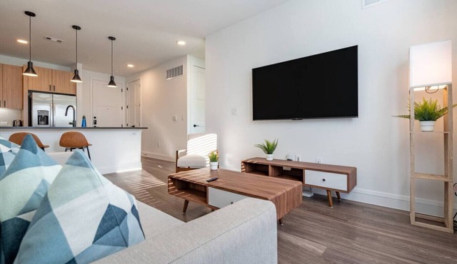 Designer Space near UT King Bed