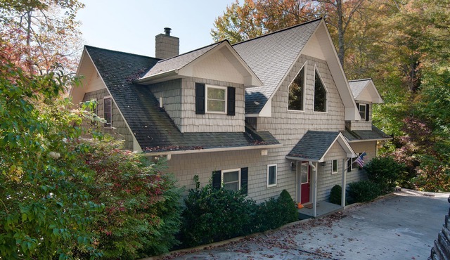 Direct Lakefront 5BR/4B Spectacular Mt & Lake front Views - Satellite and Wifi