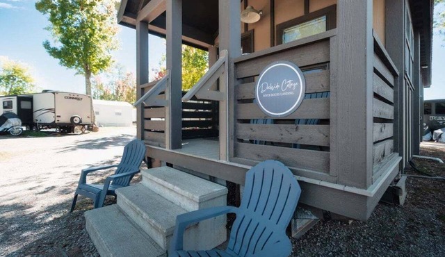 Dockside at River Rocks Landing