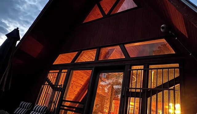 Doe Cabin Cozy Retreat Among the Pines