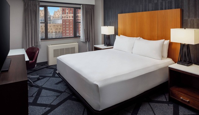 DoubleTree by Hilton Hotel & Suites Pittsburgh Downtown in Pittsburgh