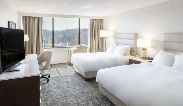 DoubleTree by Hilton Hotel Charlottesville in Charlottesville