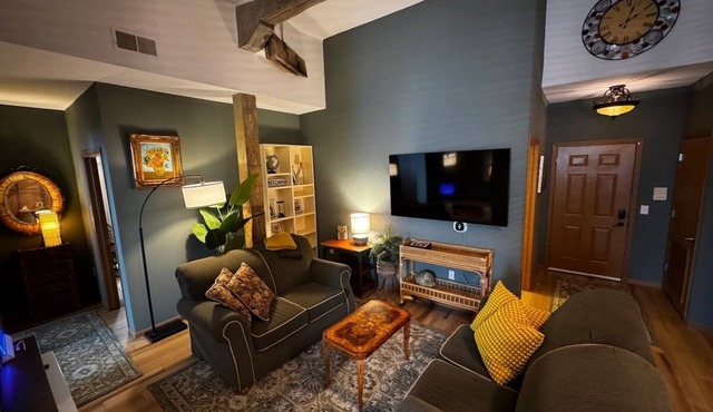 Downtown 3BR Historic Loft Suite