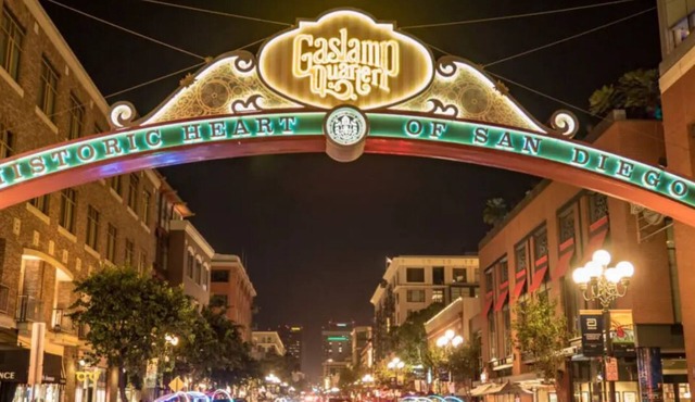 Downtown Gaslamp Quarter - walk to all