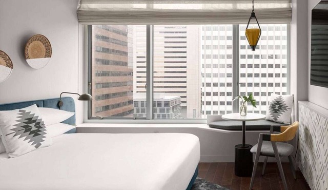 Downtown San Diego Access | Rooftop Pool & Dining