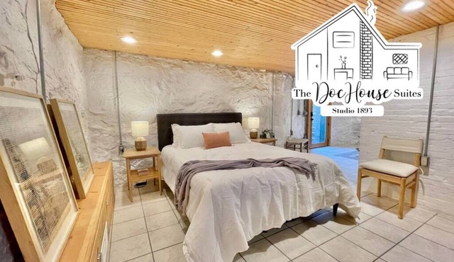Downtown Studio! Mins to Local Shops, Restaurants & Brewries!