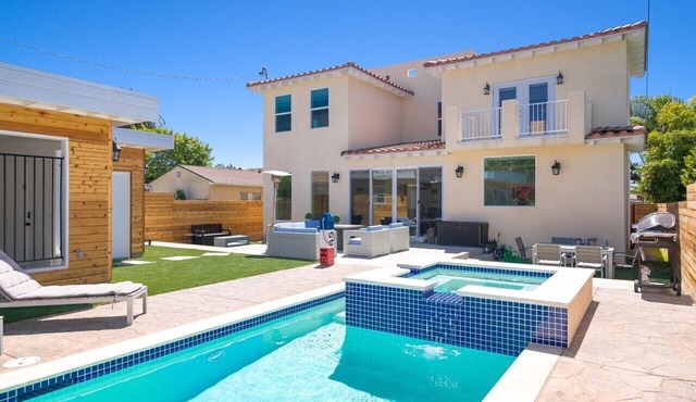 Dream vacation beach home 5 blocks from beach!